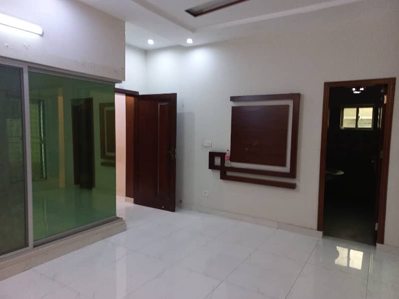 10 Marla House available for sale in Wapda Town Phase 1 - Block K2, Lahore 13