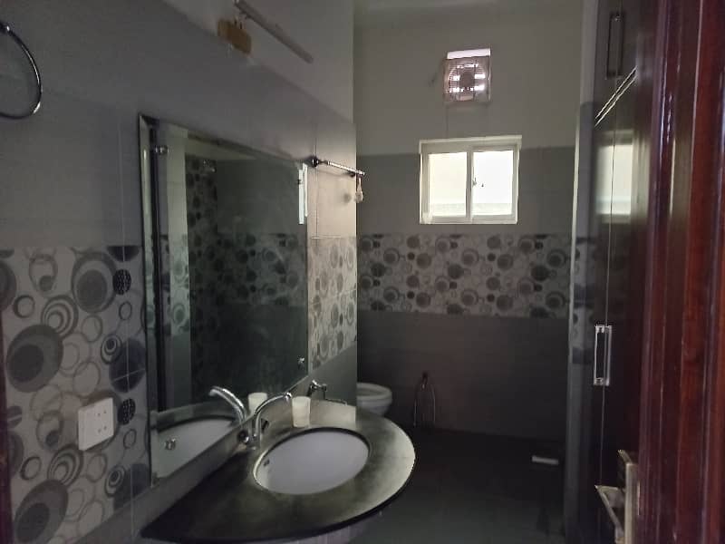 10 Marla House available for sale in Wapda Town Phase 1 - Block K2, Lahore 17