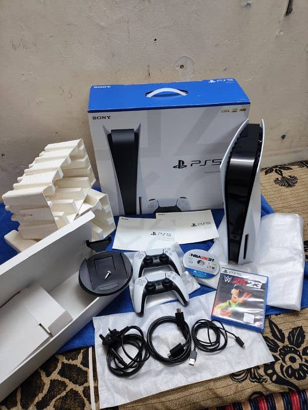 Playstation 5 with 2 controllers 0