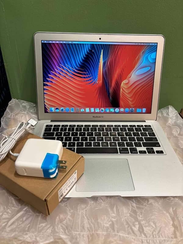 APPLE MACBOOK AIR (2015) 8/128gb FLASH SSD STORAGE 0