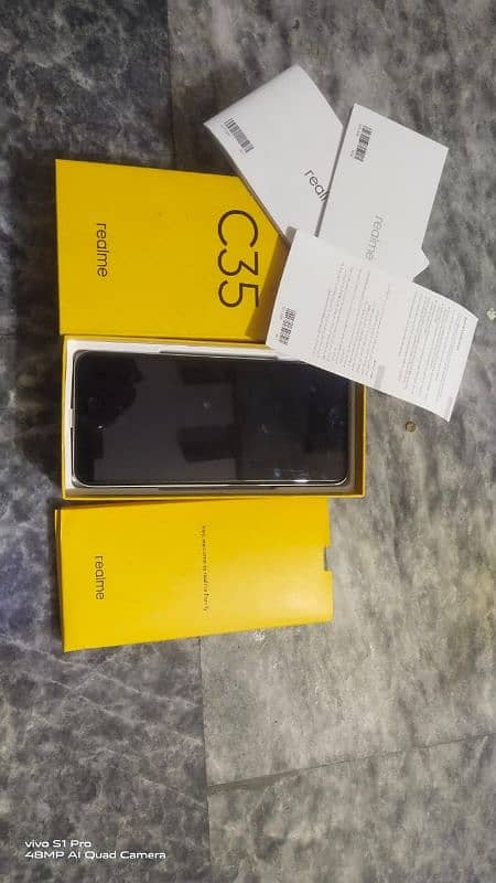 Realme C35 0