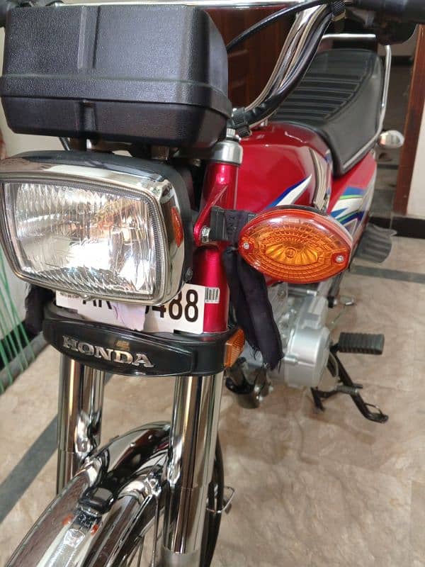 Brand New condition Honda 125 3