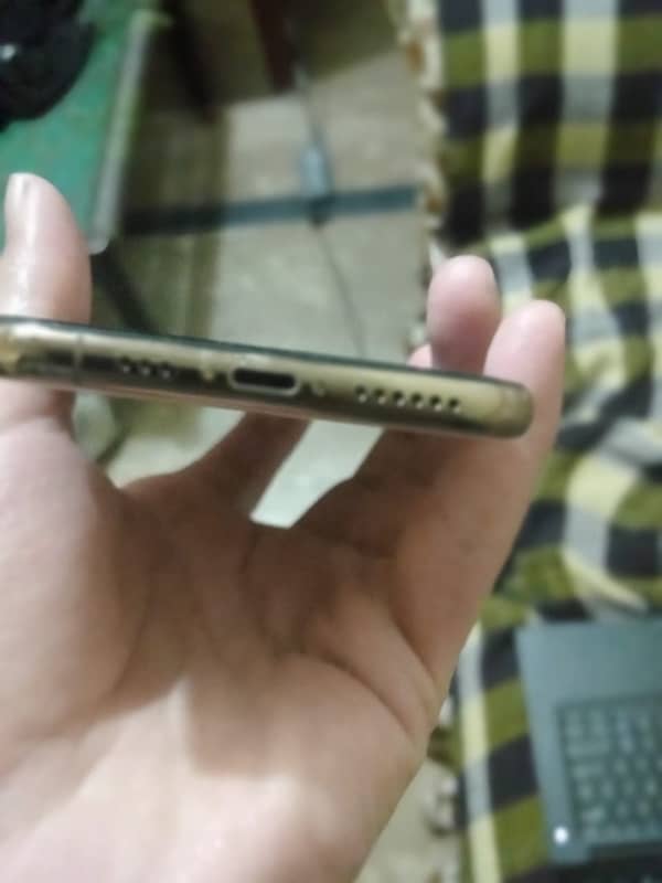 iphone Xs gold 10/10 condition non pta 2