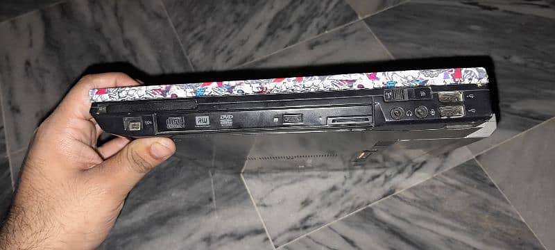 Dell Latitude E6400 9/10 In Good Condition 2