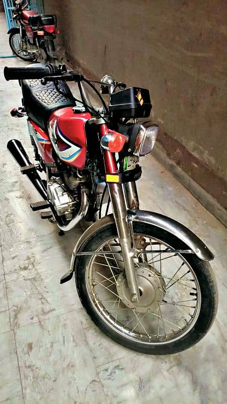 HONDA CG 125 MODEL 2016 NEAT N CLEAN CONDITION 4