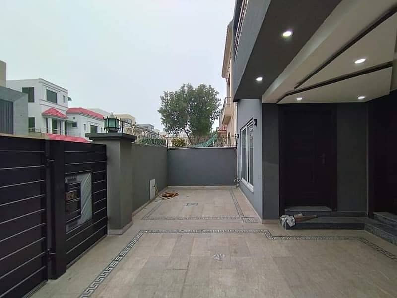 10 Marla Luxury Non Furnished House Available For Rent In Bahria Town Lahore 1