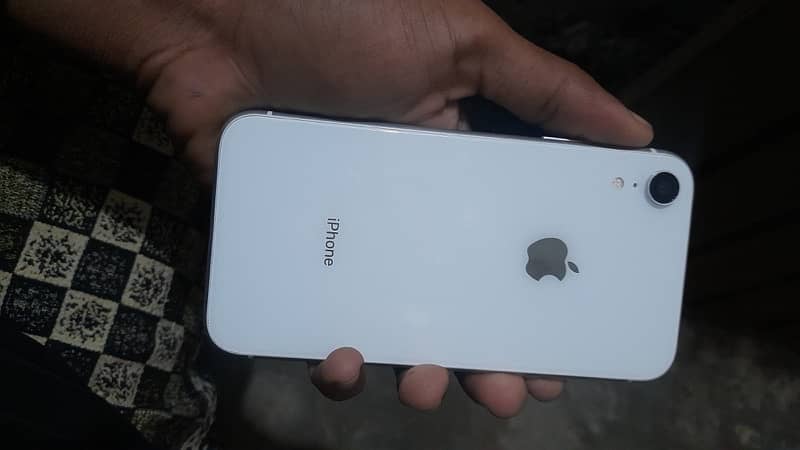 iphone xr  64jv 10by10 wite no exchange 2