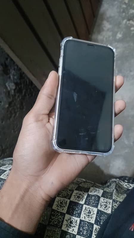 iphone xr  64jv 10by10 wite no exchange 4