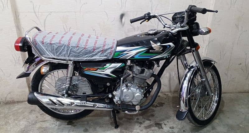 Honda CG 125 2023 model First owner Karachi num 03100206928 1