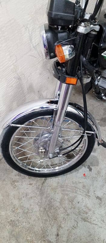 Honda CG 125 2023 model First owner Karachi num 03100206928 4