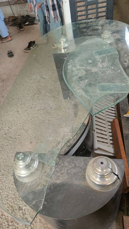 executive table only mirror broken 1