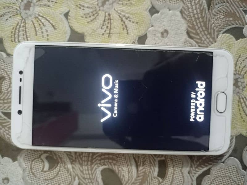 Vivo v5s (4/64) with box and original charger 2