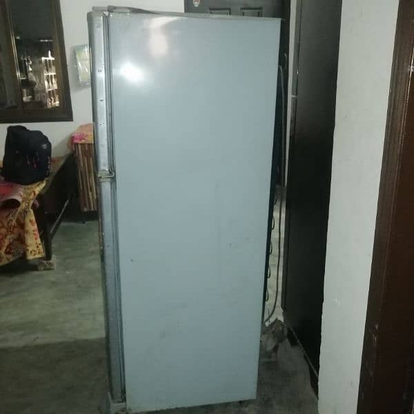 Medium Dawlance refrigerator for sale 0