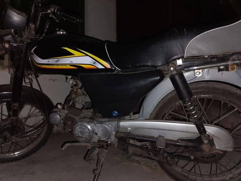 Yamaha Dhoom 70 cc bike 3