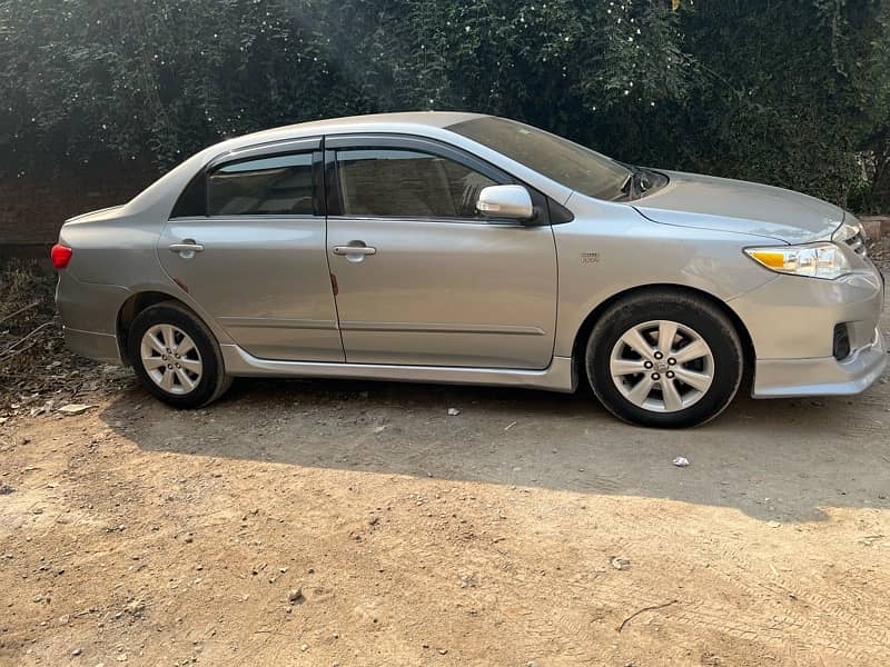 Toyota Corolla Altis 2013 4