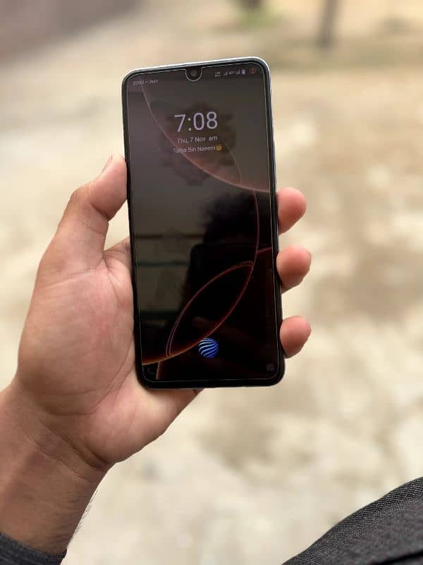 vivo v21 with box and charger 1