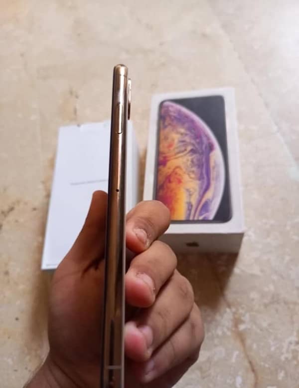 IPHONE XSMAX PTA APPROVED 64 gb 1