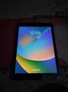 Ipad 5th gen 10/10 Working