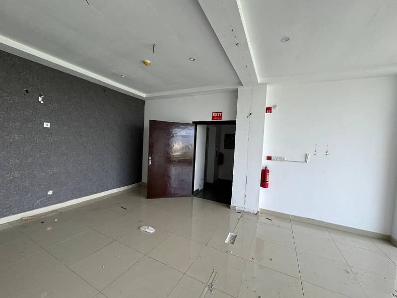 4 Marla Floor available for rent in DHA Phase 3 Y Block 6