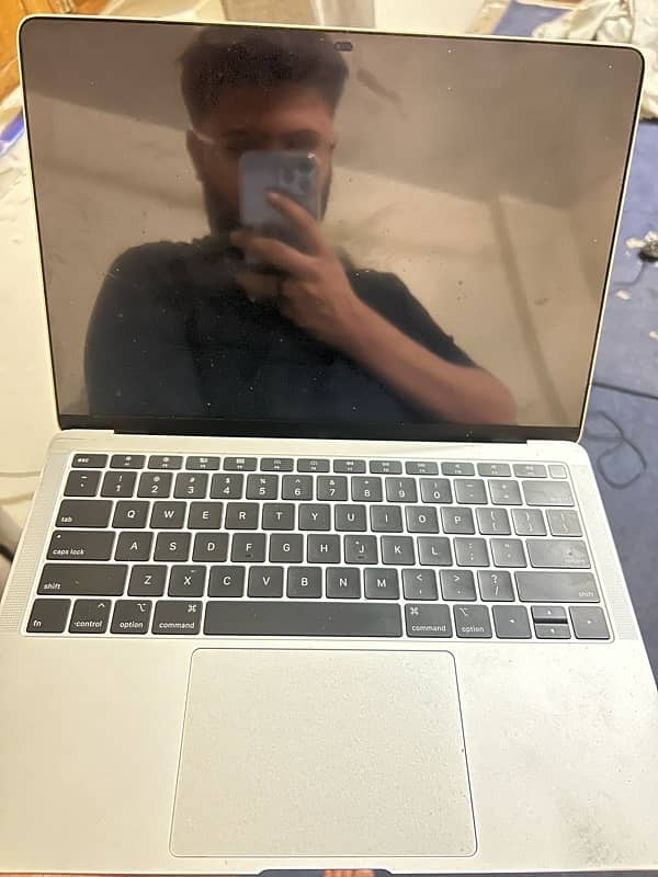 Macbook Air 2019 8/128 0