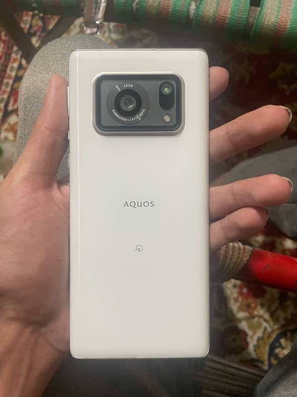 Aqous r 5 - Mobile Phones - 1094983925