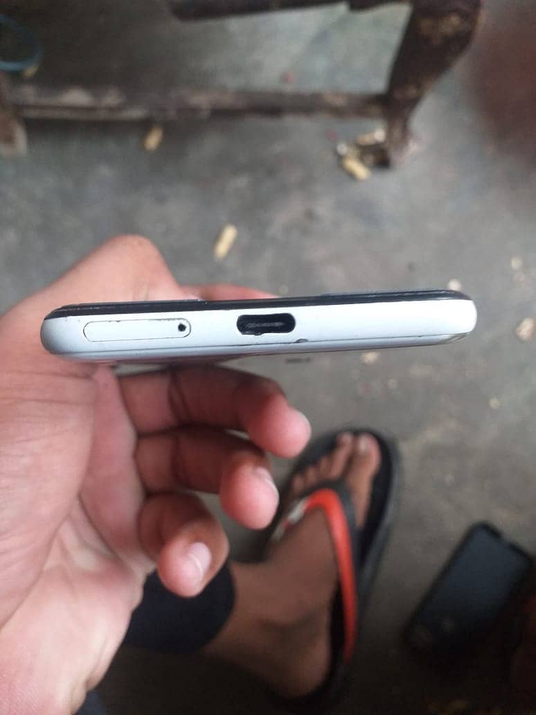 Google pixel 3a 4 64 ma ha all ok bas thordi SE shaid ha Baki all ok 5