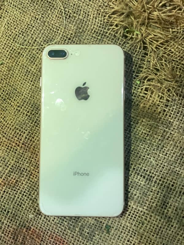 iPhone 8 Plus 1