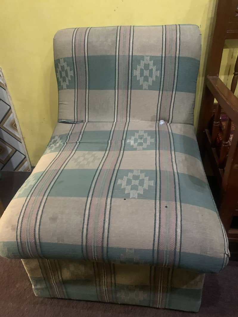 Used Sofa For sale Urgently 3