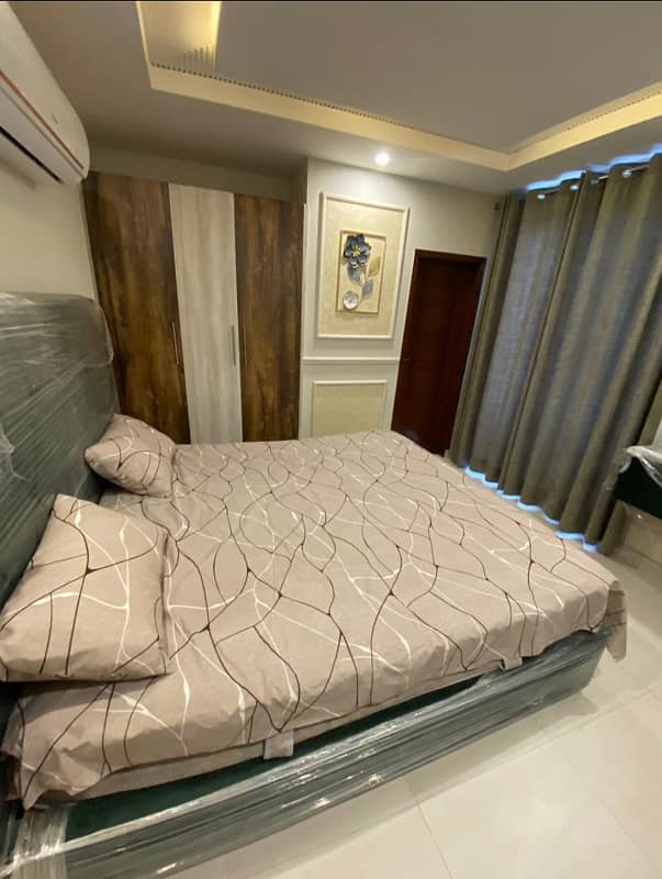 1 Bedroom VIP Full furnish flat per day available in Bahria town Lahore 4