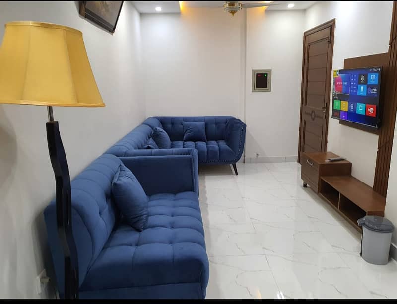 1 Bedroom VIP Full furnish flat per day available in Bahria town Lahore 4