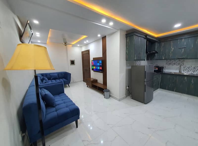 1 Bedroom VIP Full furnish flat per day available in Bahria town Lahore 5