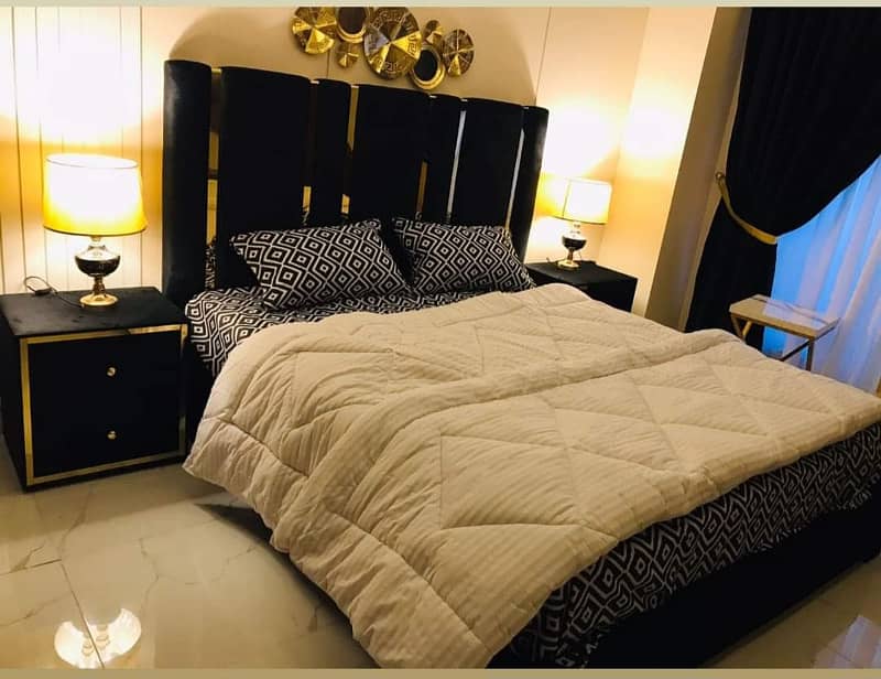 1 Bedroom VIP Full furnish flat per day available in Bahria town Lahore 0