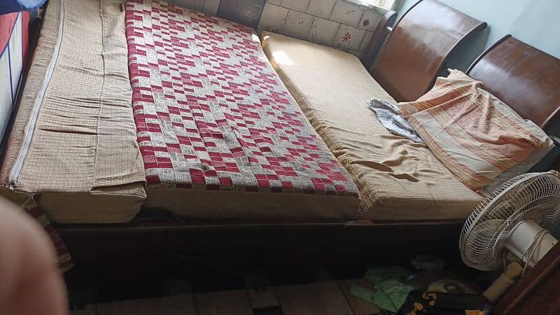 queen size bed wid 2 side drawe 1