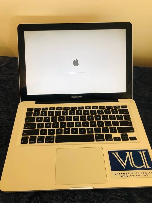 fresh piece 10/10 condition Macbook pro 9,2 core i5 8gb 500gb 10