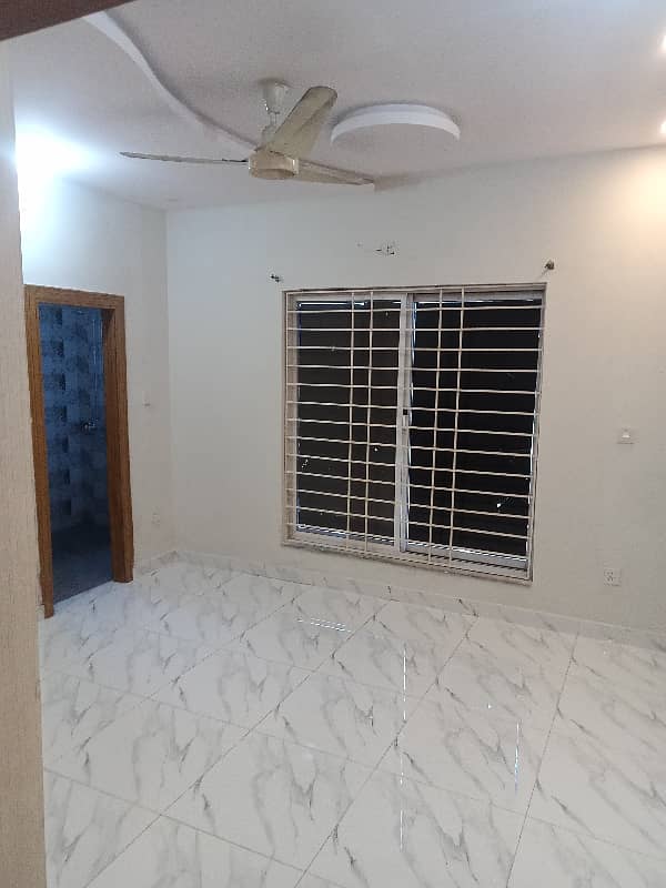 Rawalpindi Bahria Town phase8 7 Marla beautiful house for rent 9