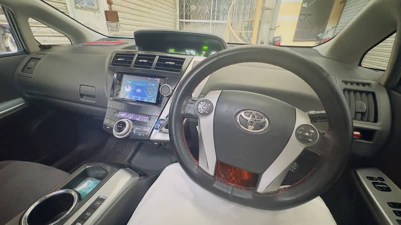 Toyota Prius Alpha 2012 13