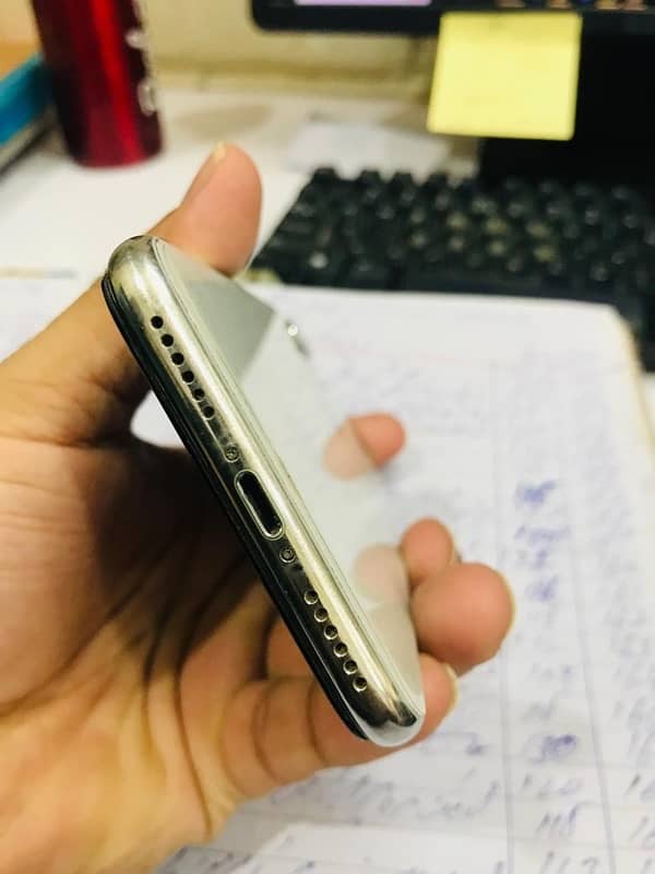 iPhone X 64GB ph:03312514970 2