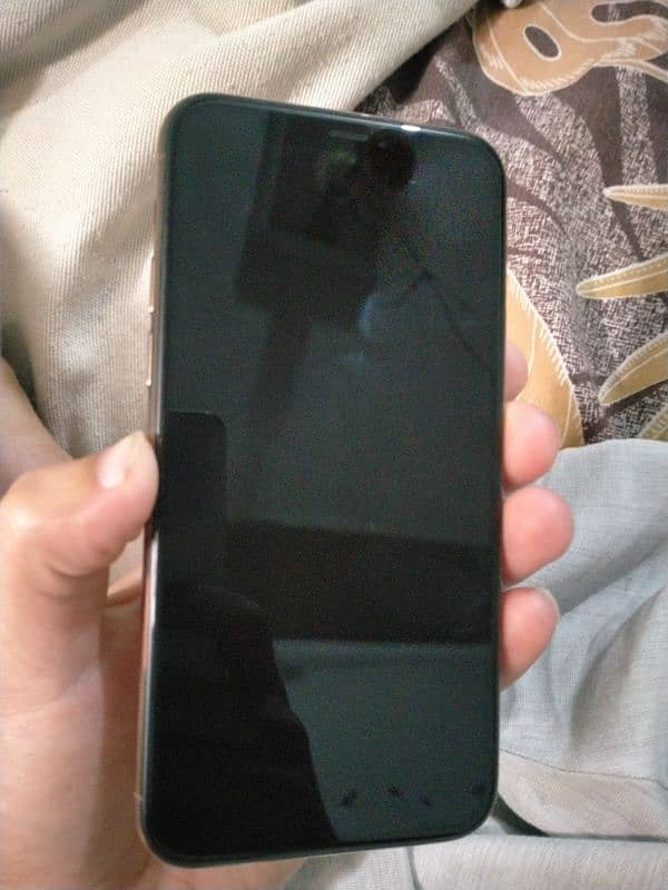 Salam iphone 11 pro 256 gb Non pta 94 health 03109757187 whtspp 0