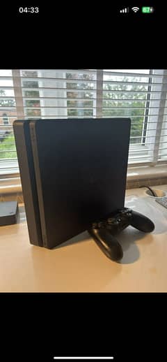 PS4 500 GB Slim with one controller