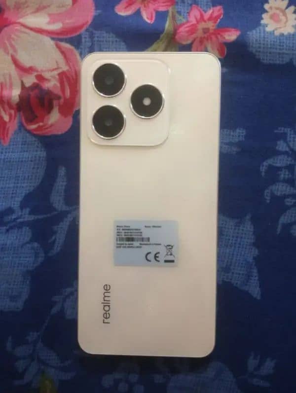 Realme C61 4/128 1