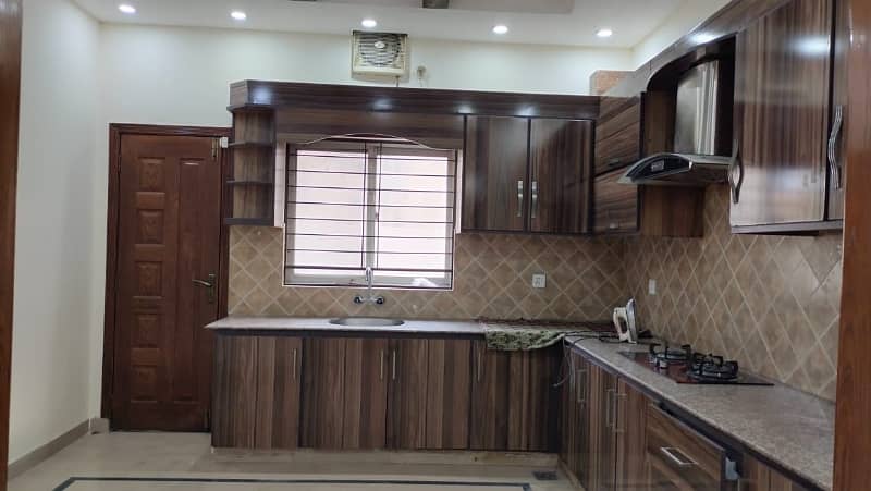 Get Your Hands On House In Lahore Best Area 3