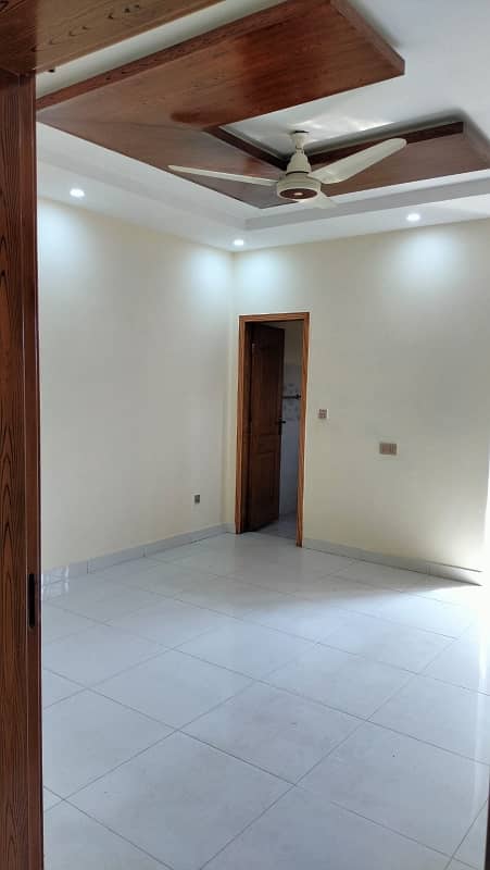 500 Square Feet Flat available for rent in Bahria Town - Sector E, Lahore 1