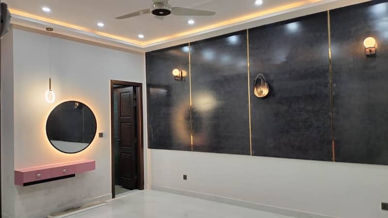 Good 500 Square Feet Flat For rent In Bahria Town - Sector E 0