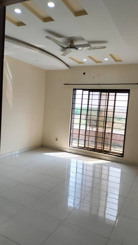 Good 500 Square Feet Flat For rent In Bahria Town - Sector E 2