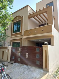 Marla Luxurious House For Sale In Bahria Town Lahore At Prime Location On Investor Rate NearGrandMosque 0