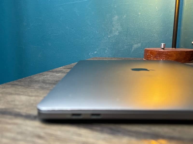 MacBook Pro 2017 core i7 16/512 15” 1