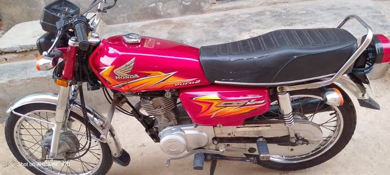 Honda 125 condition 10 by 9 ha document sare clear Hain 9