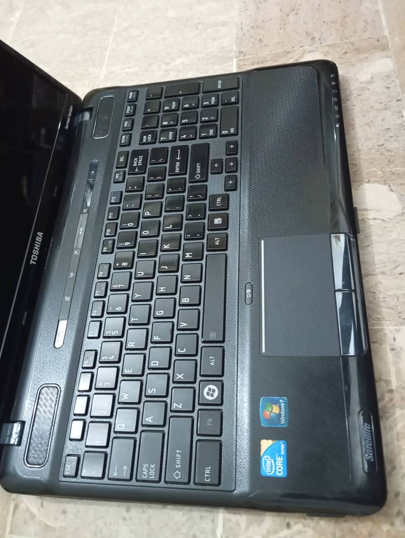 Toshiba Satellite A665,core i7,QuadCore(1st generation)1gb Nvidia GPU 5