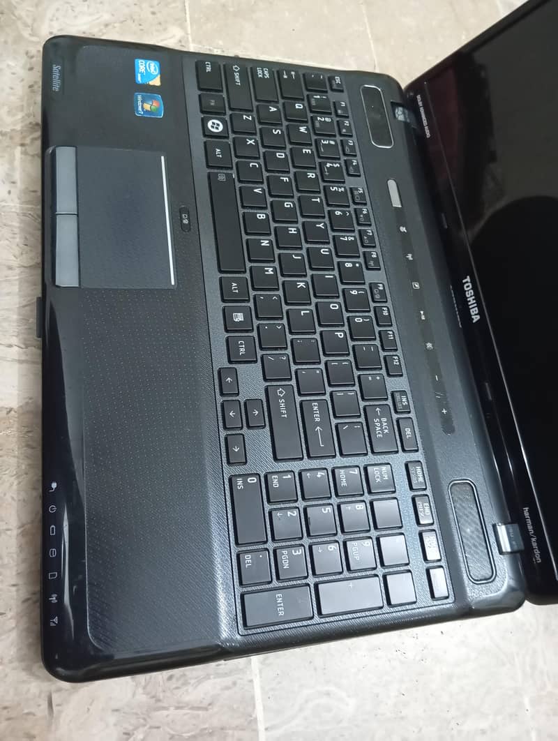 Toshiba Satellite A665,core i7,QuadCore(1st generation)1gb Nvidia GPU 10