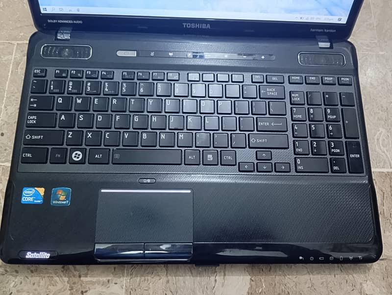 Toshiba Satellite A665,core i7,QuadCore(1st generation)1gb Nvidia GPU 11